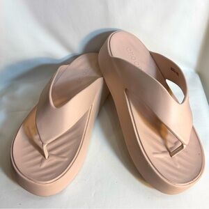 CROCS Sz 11 Light Pink Flip Flop Style Chunky Platform Slip On Comfort Sandals